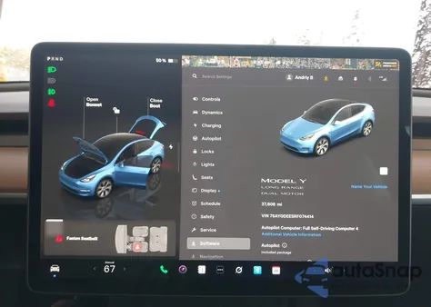 2024 Tesla Model Y Long Range Dual Motor All-Wheel Drive z USA, uszkodzony, nr VIN 7SAYGDEE5RF074414